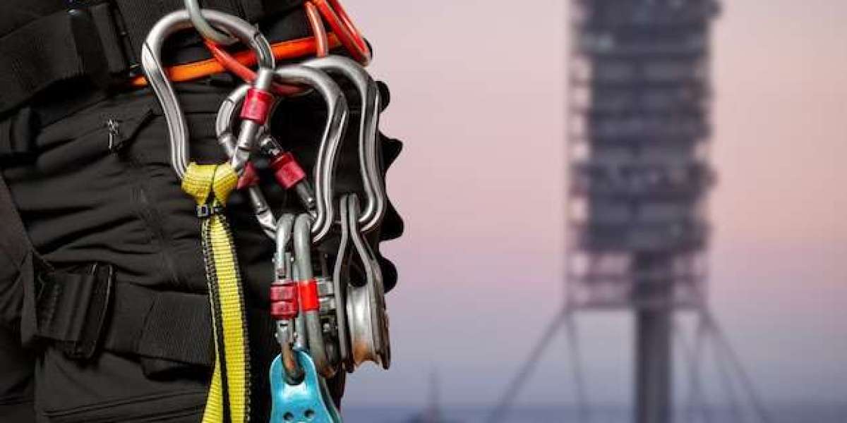 PPE Carabiner vs. Rigging Connector: The Life-Saving Difference Every Climber Must Know