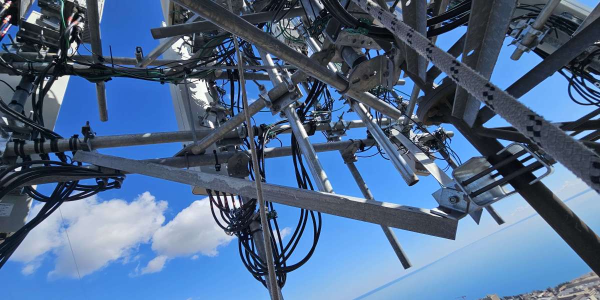 Does AI know what problems affect workers in the wireless industry?