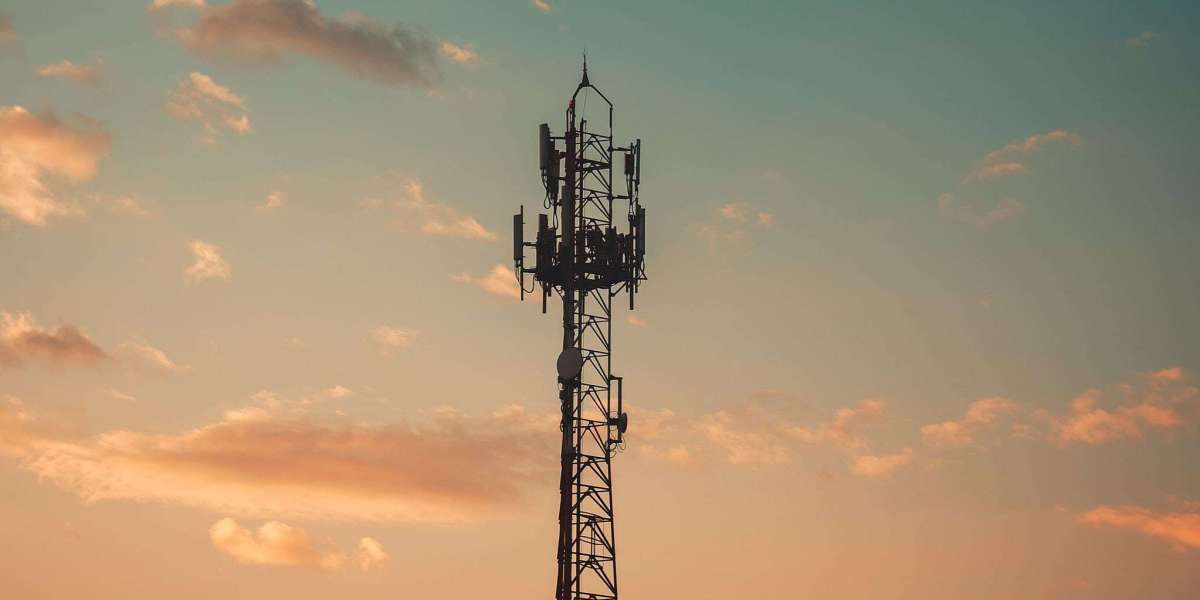 What does it cost to build a cell tower?